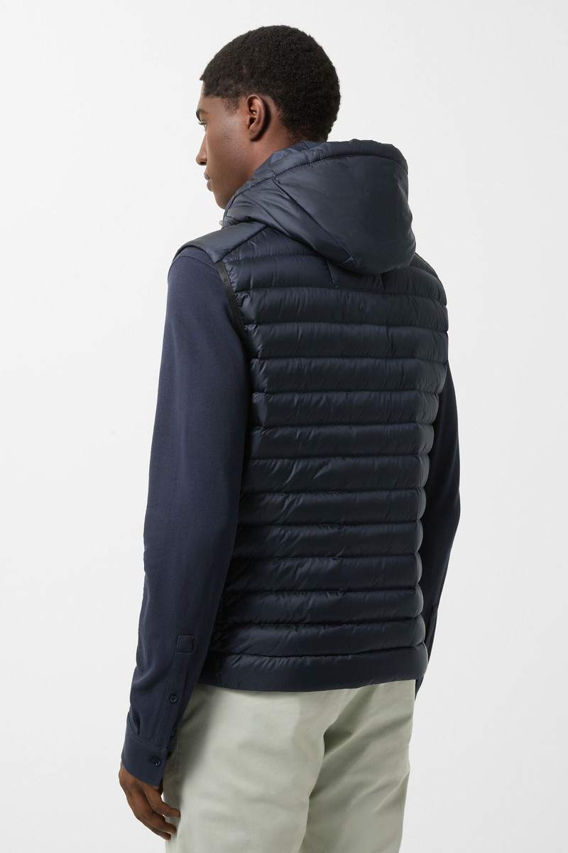 Lonne lightweight down vest in Navy blue 3