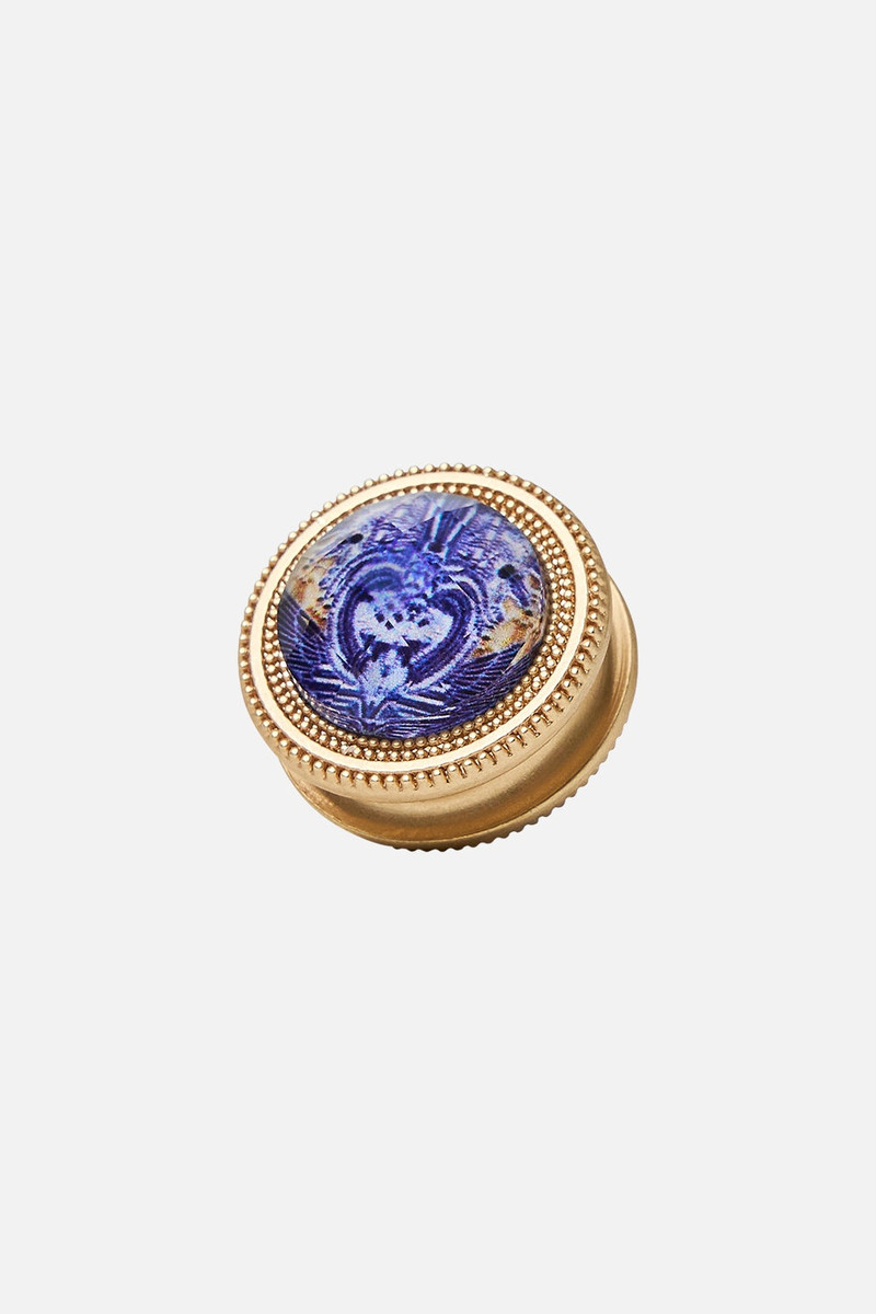 CAMILLA GOLD CLOTHING MAGNETS outlook