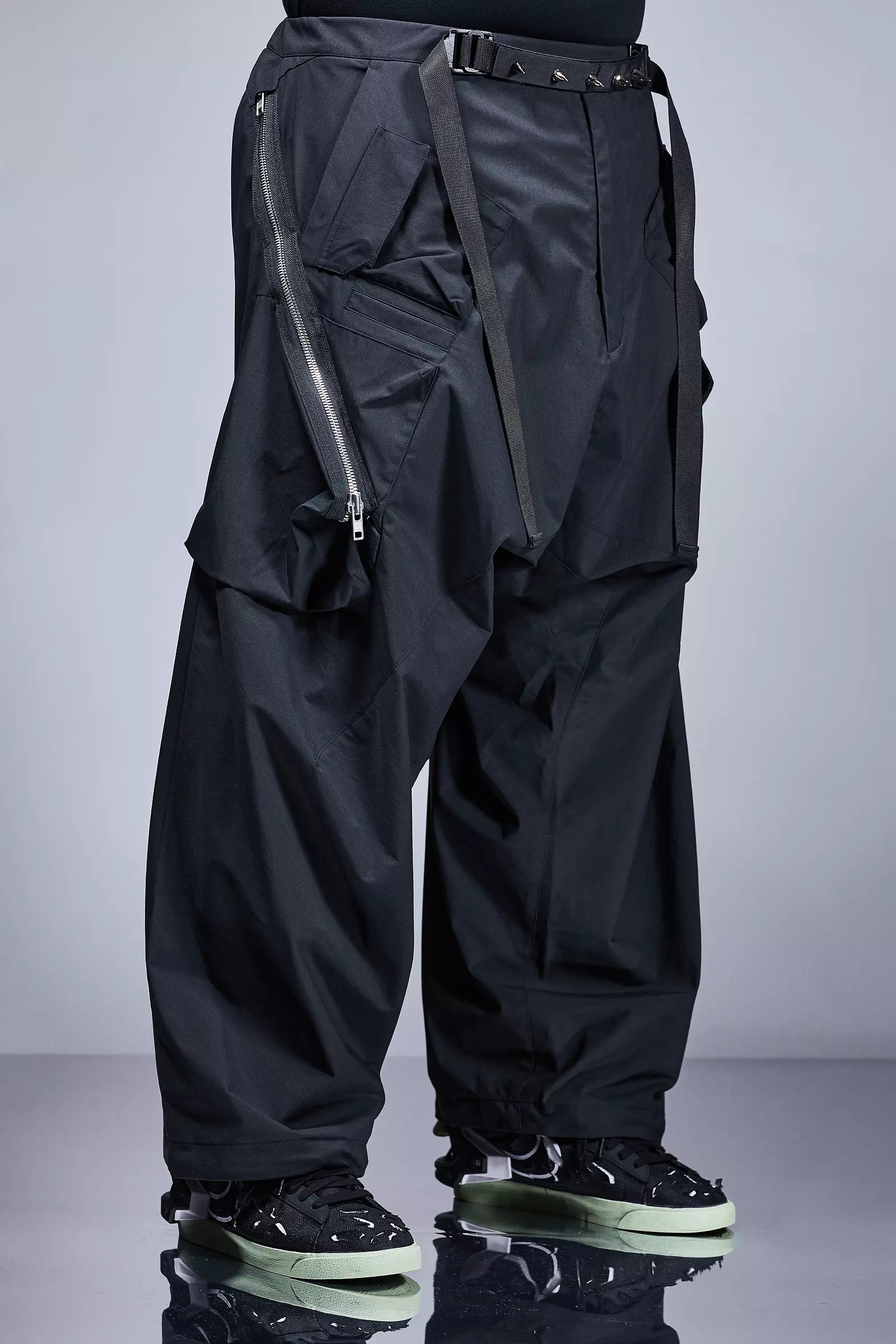 P30AL-E Encapsulated Nylon Ultrawide Drawcord Cargo Trouser Black - 3