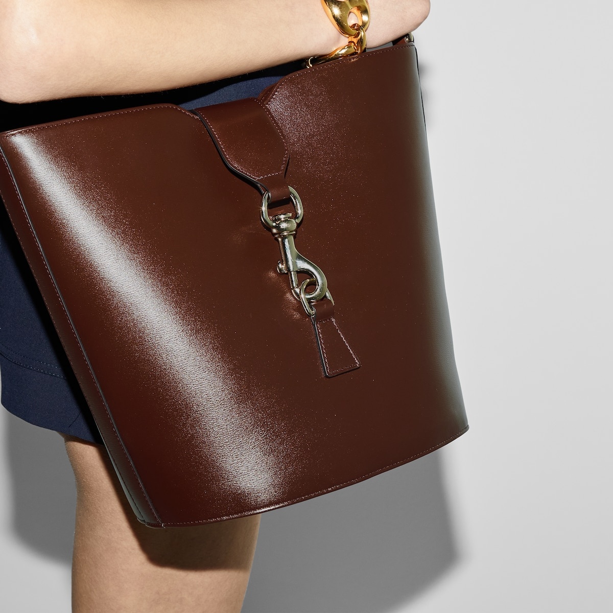 Small bucket shoulder bag 4