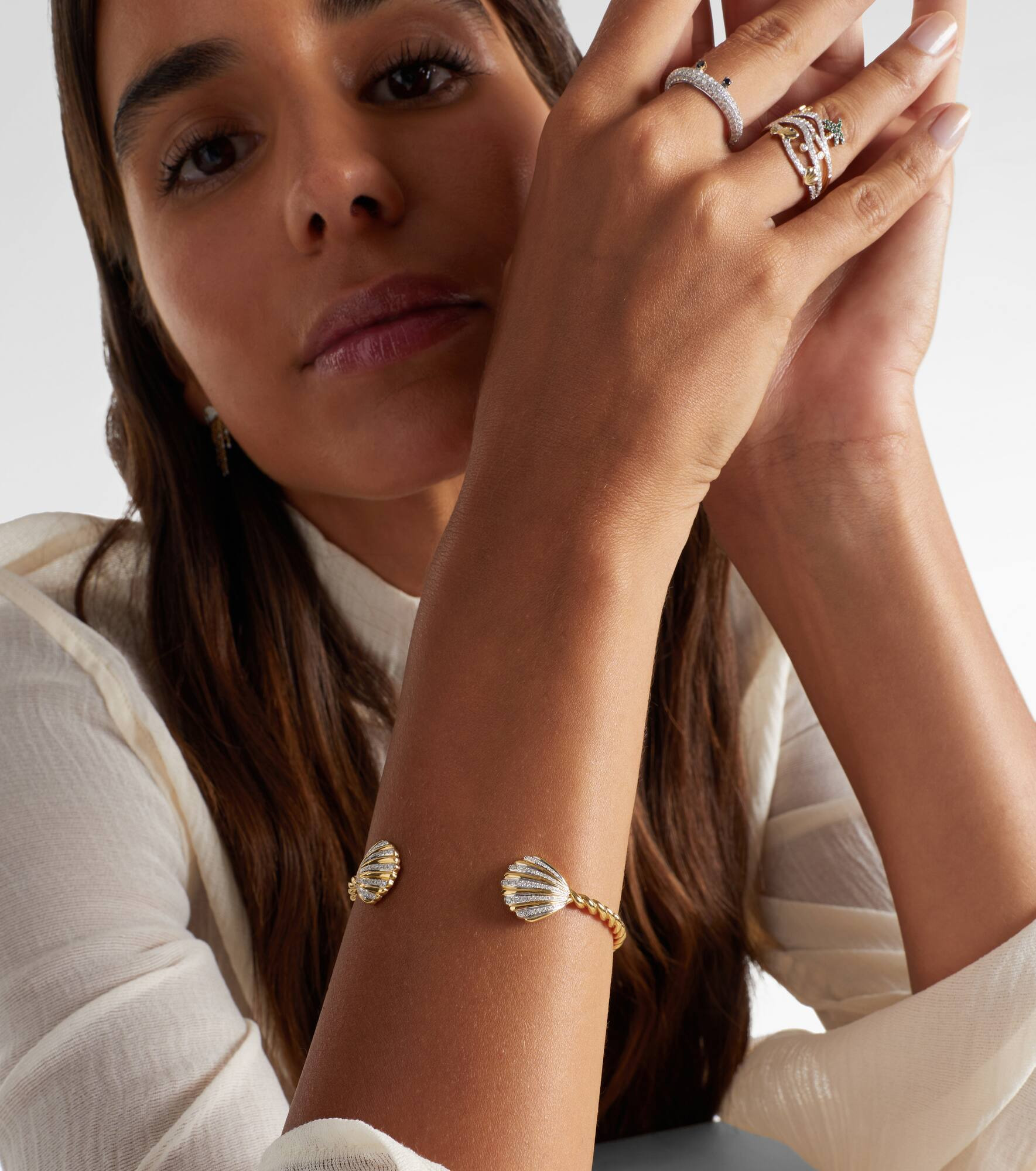 Jonc Coquillage 18kt gold bracelet with diamonds - 3