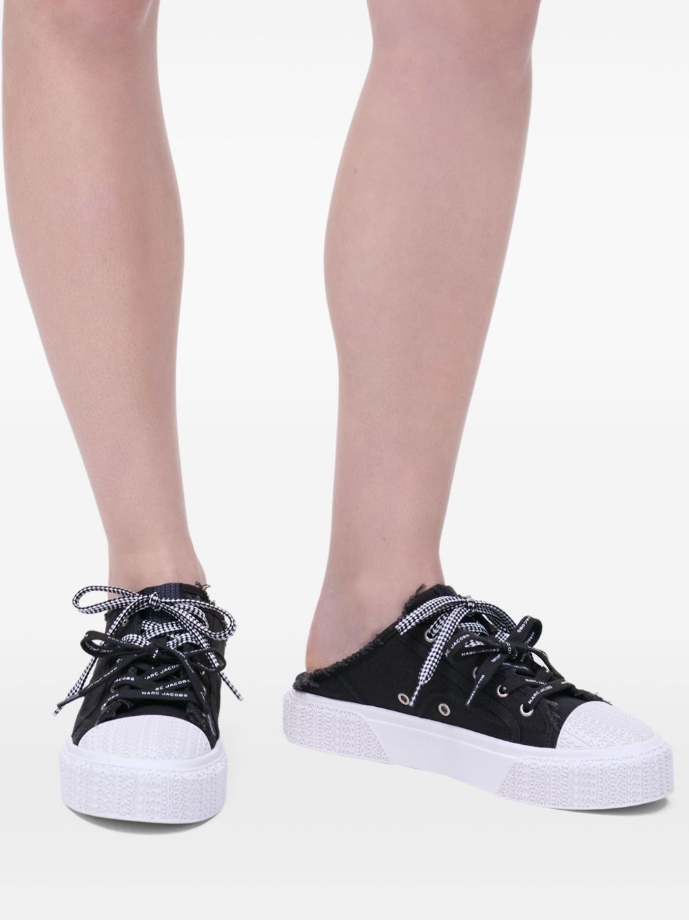 The canvas sneakers - 7