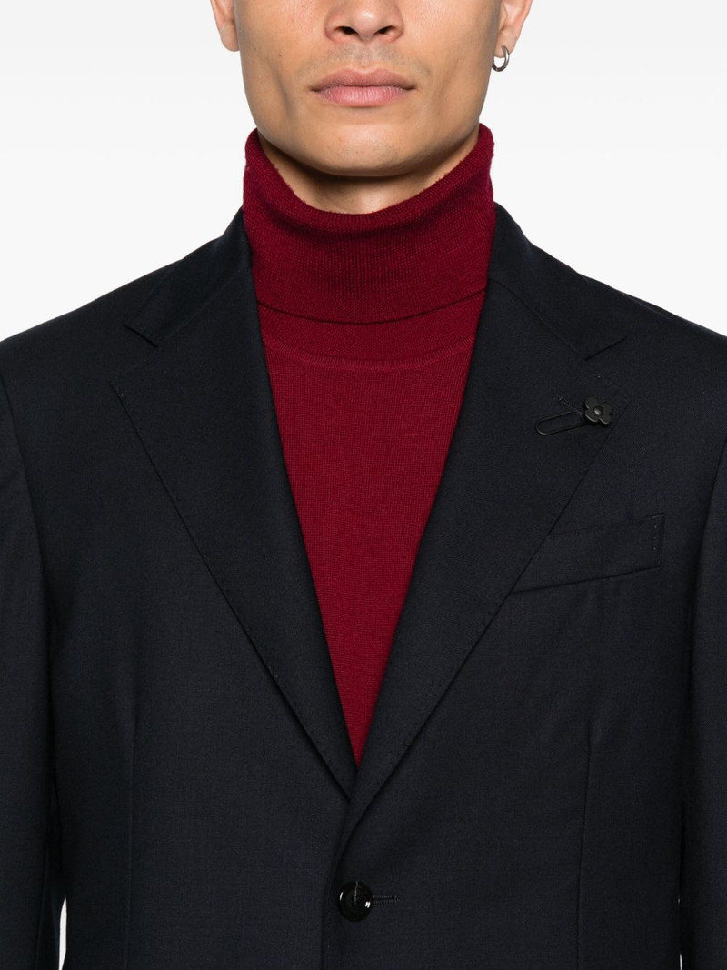 two-button pocket suit 4