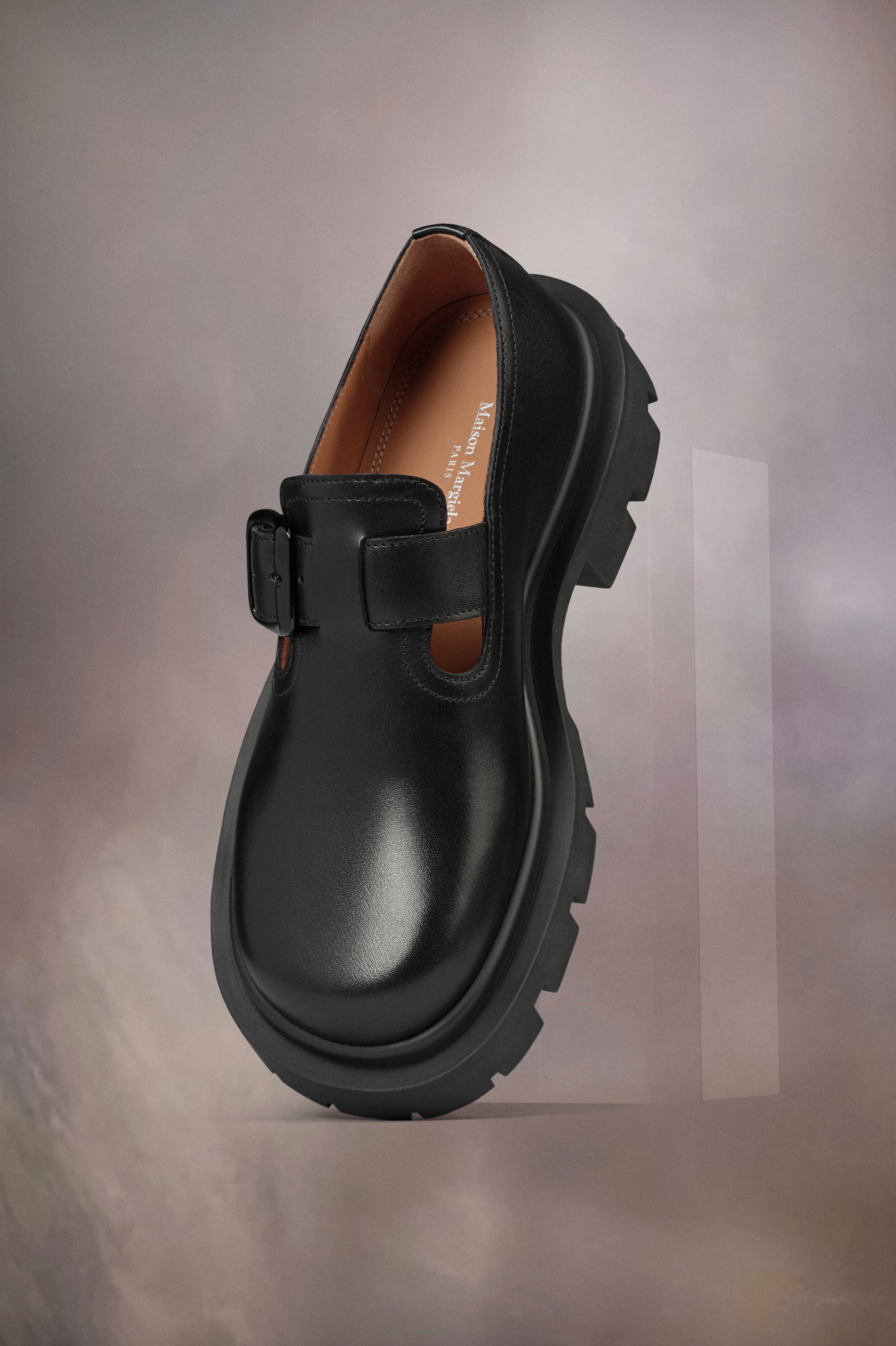 【関税込み】Maison Margiela ブラック＆タン Ivy ローファー Maison Margiela Ivy ローファー | ブラック | FARFETCH JP