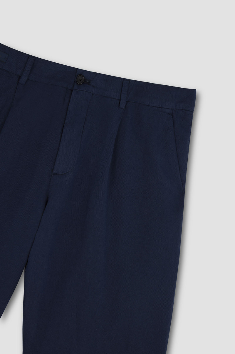 LINEN AND COTTON BERMUDA WITH PLEATS 5