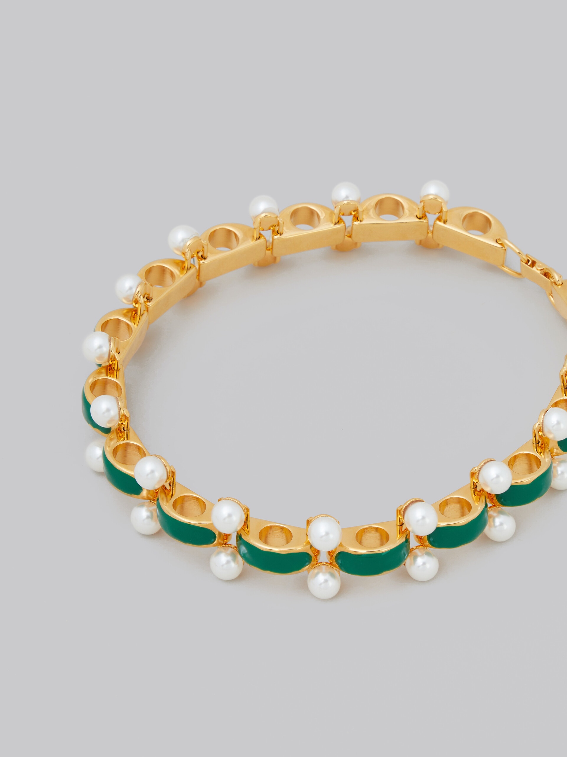 SCALLOPED CHOKER WITH PEARL DETAILS - 3