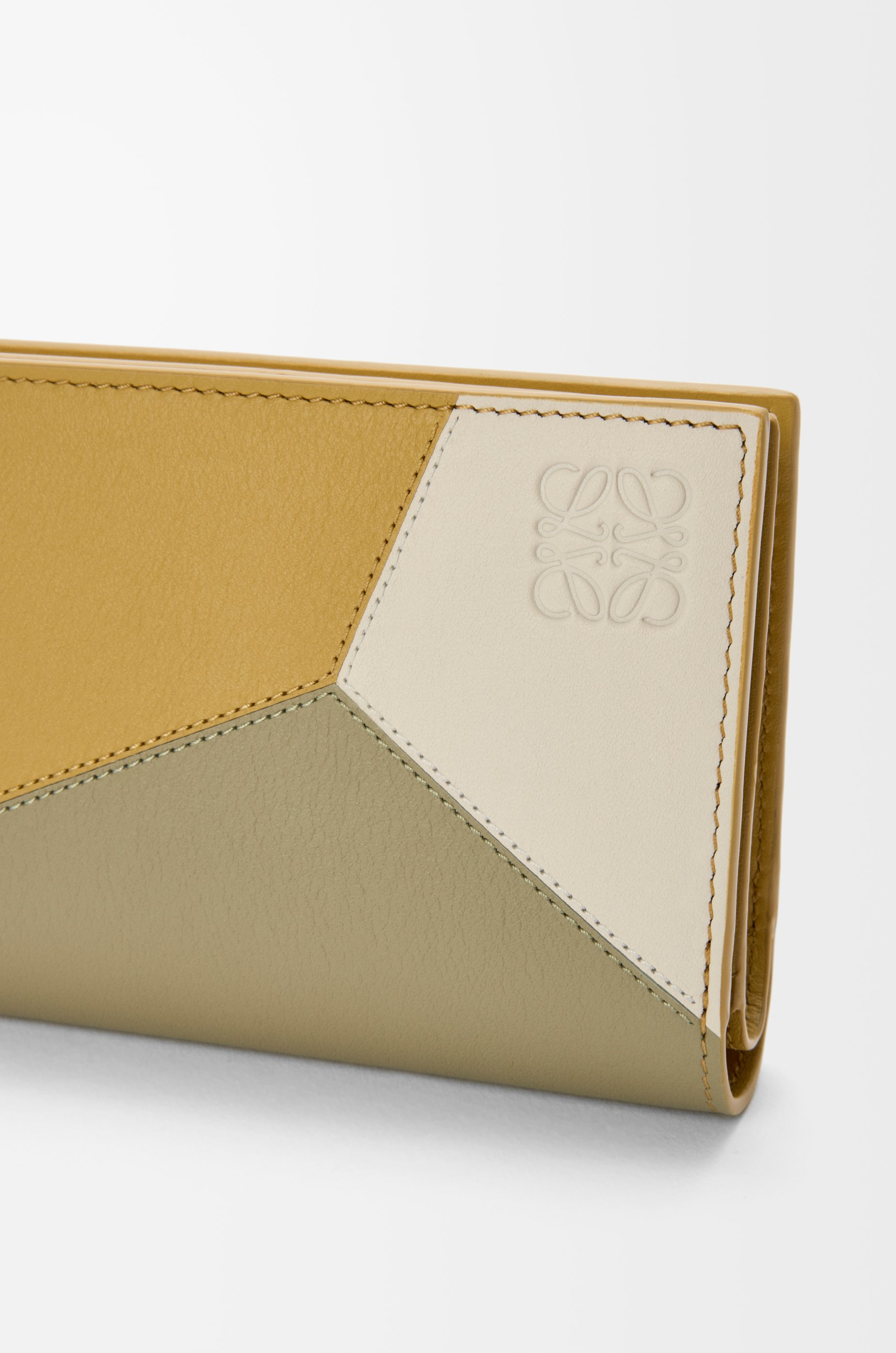 Puzzle compact wallet in classic calfskin - 5