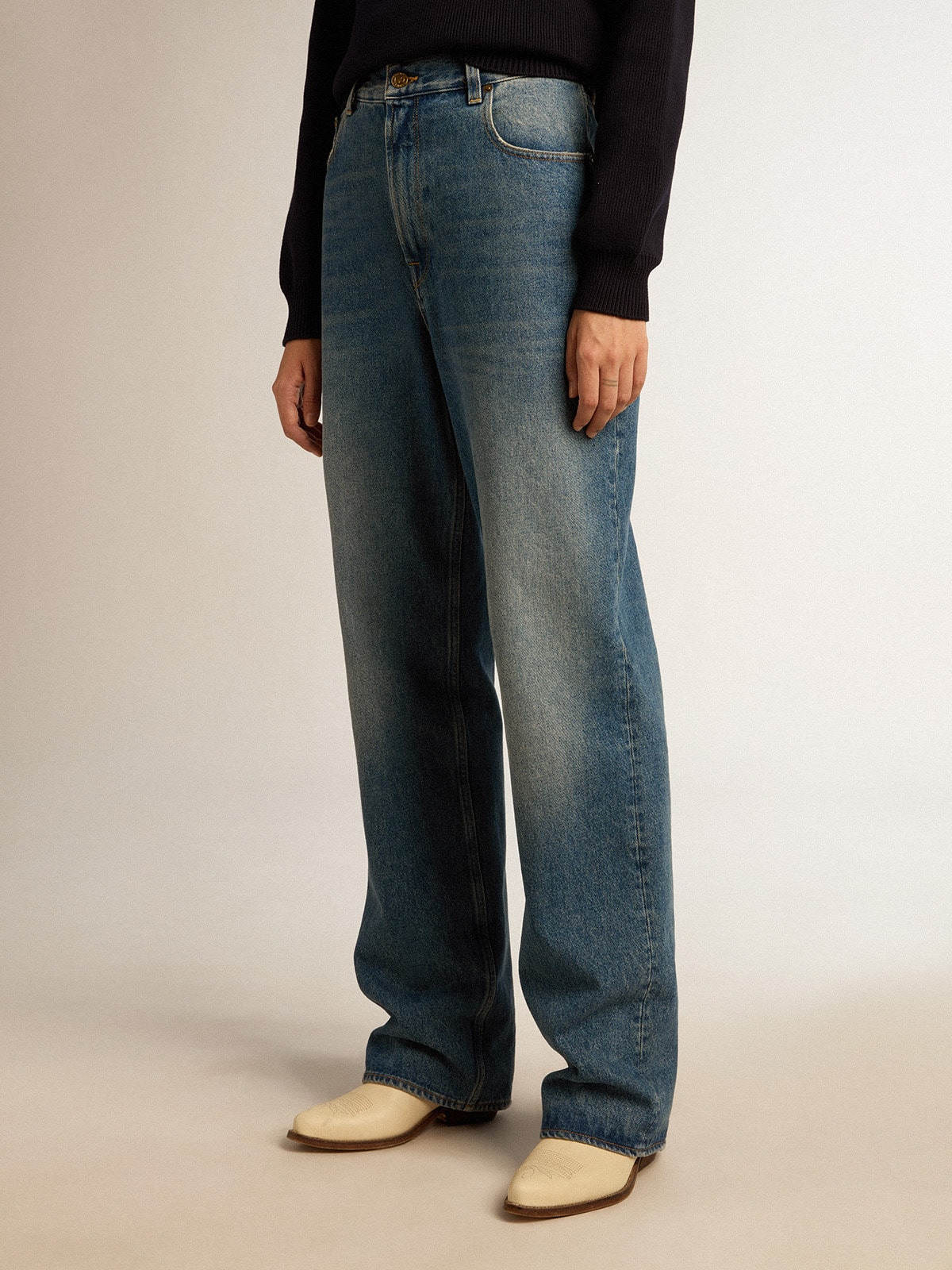 Women's jeans with medium wash - 2