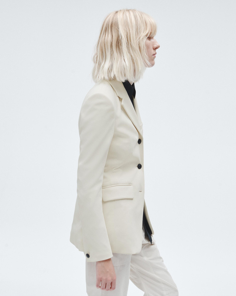 Cadence Italian Twill Blazer
Tailored Fit 4