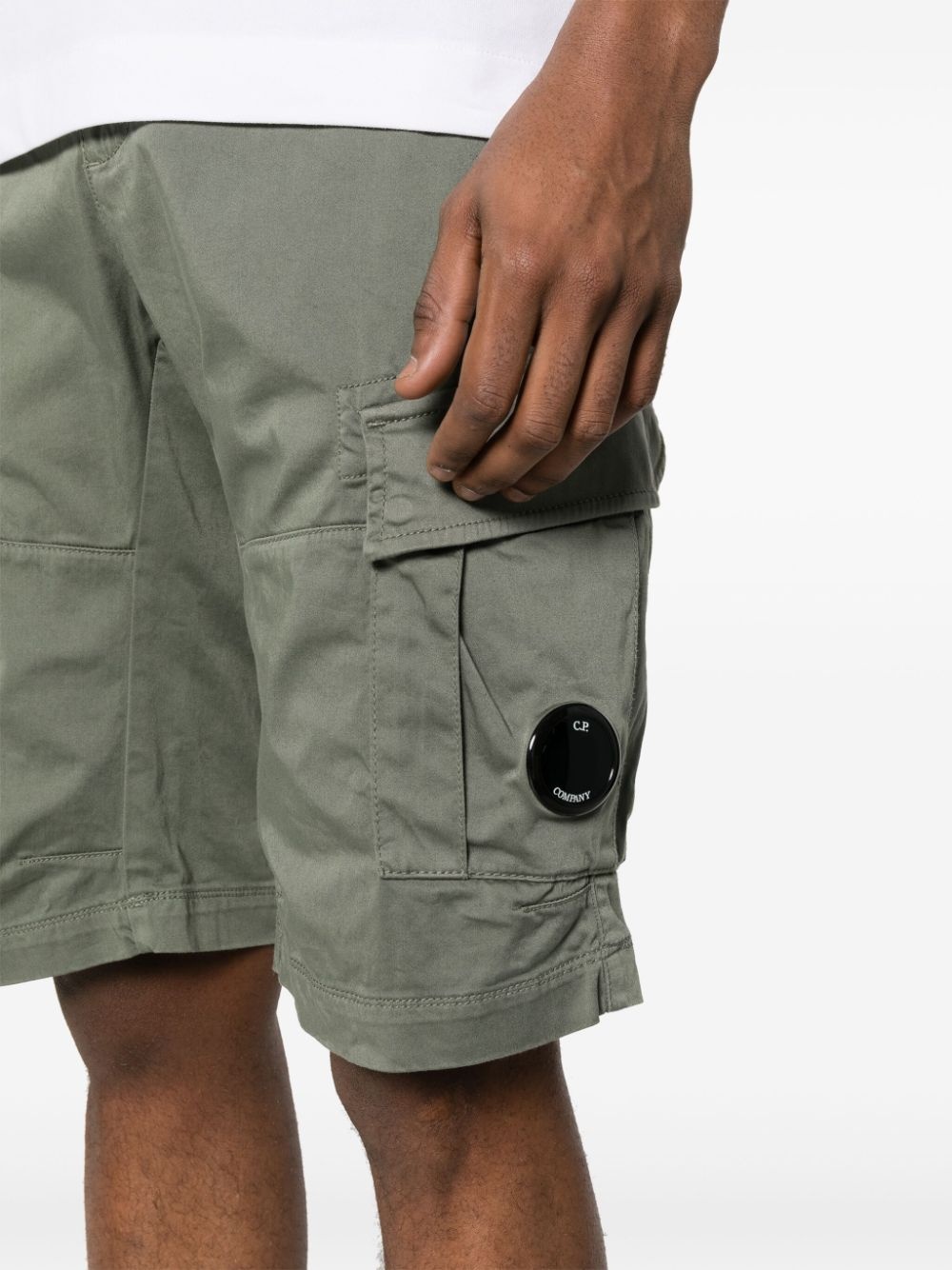 Lens-detail cargo shorts - 5