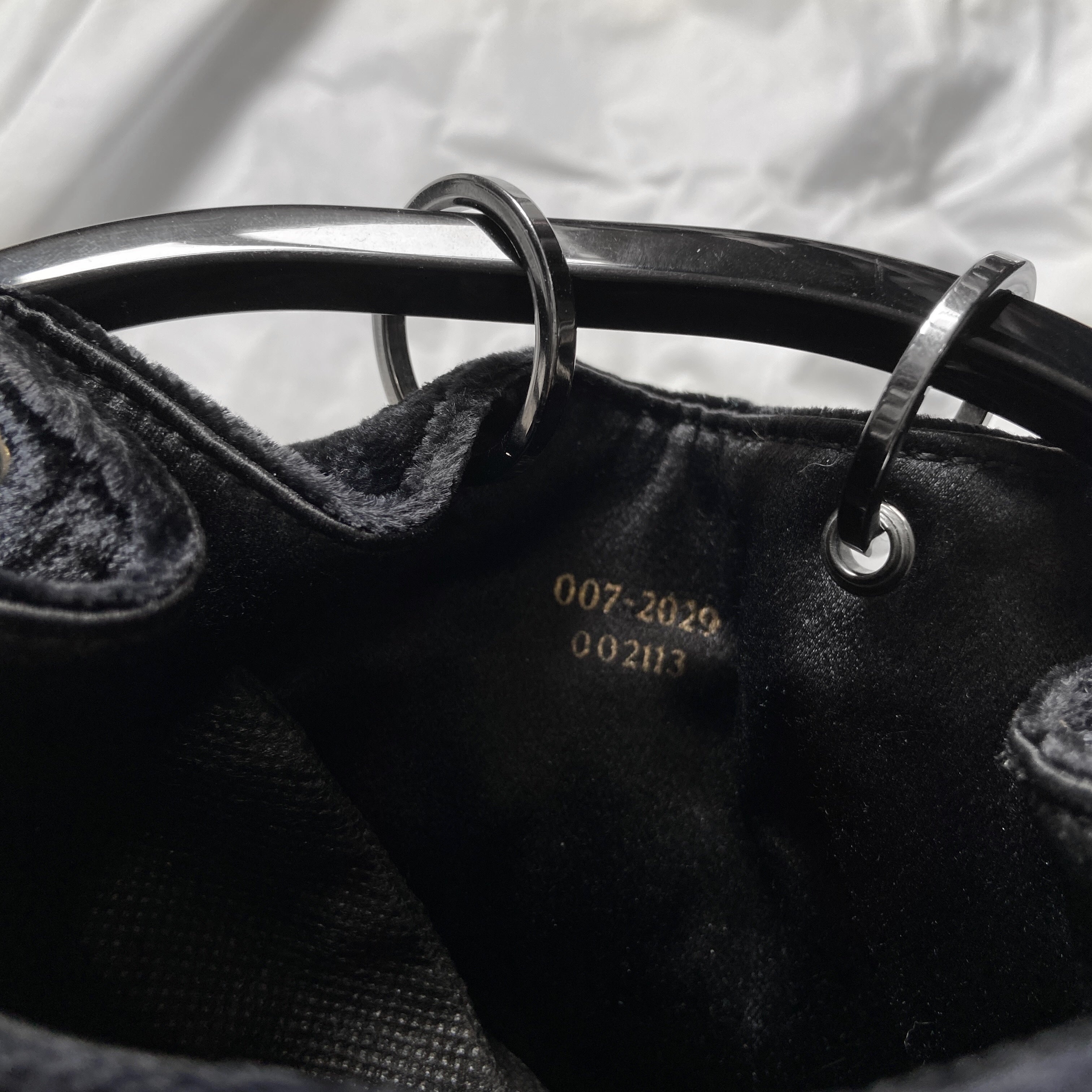 Gucci Fall 1999 Tom Ford  black velvet acrylic ring bucket handbag - 10
