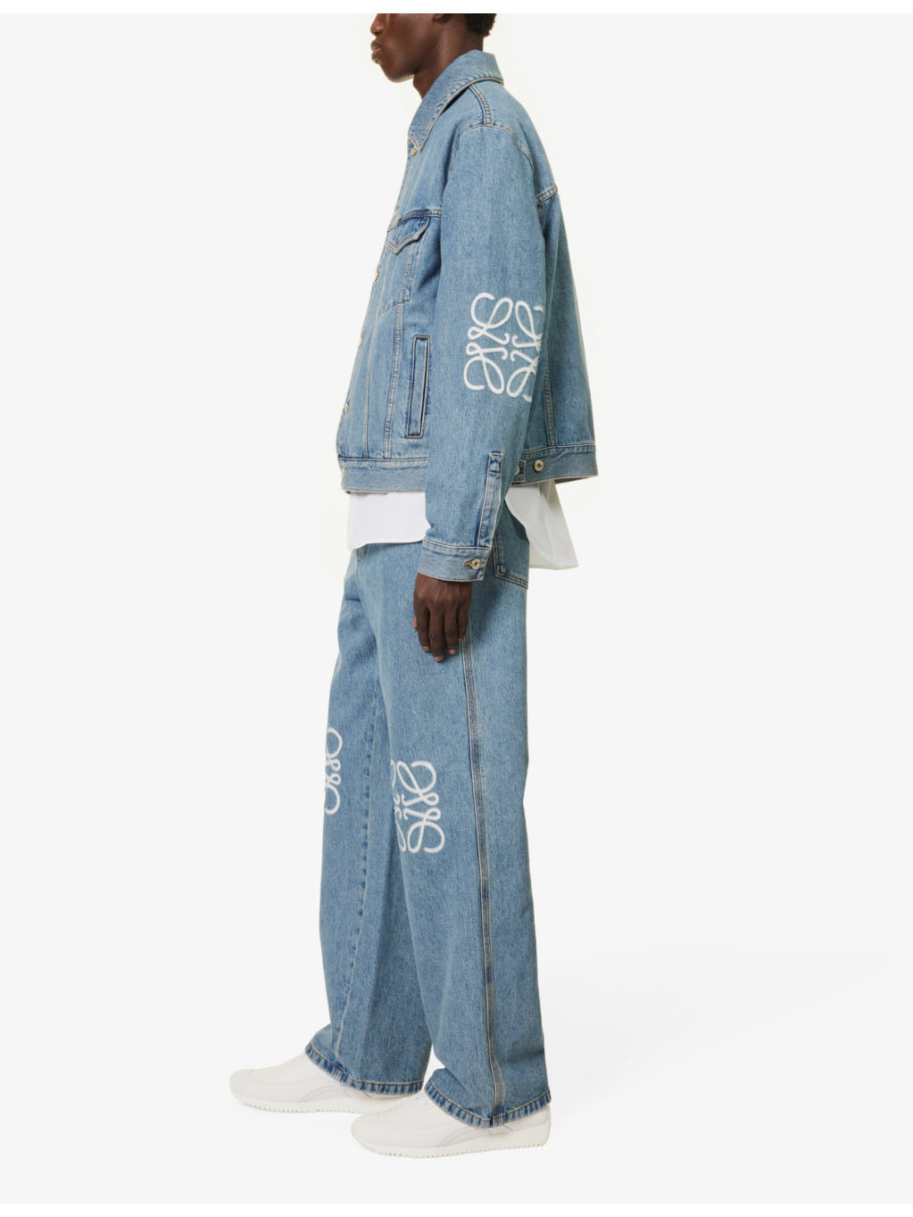 Anagram-embellished collared denim jacket - 2