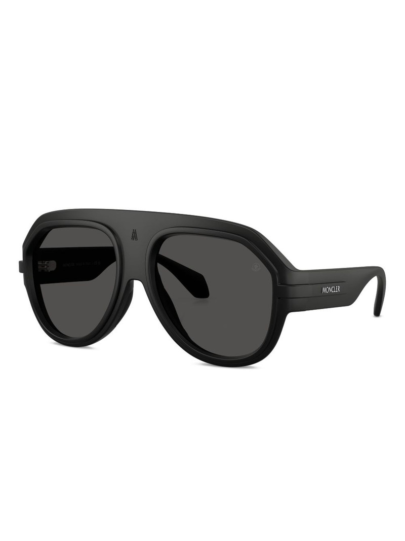 Moncler Fynder Me sunglasses outlook