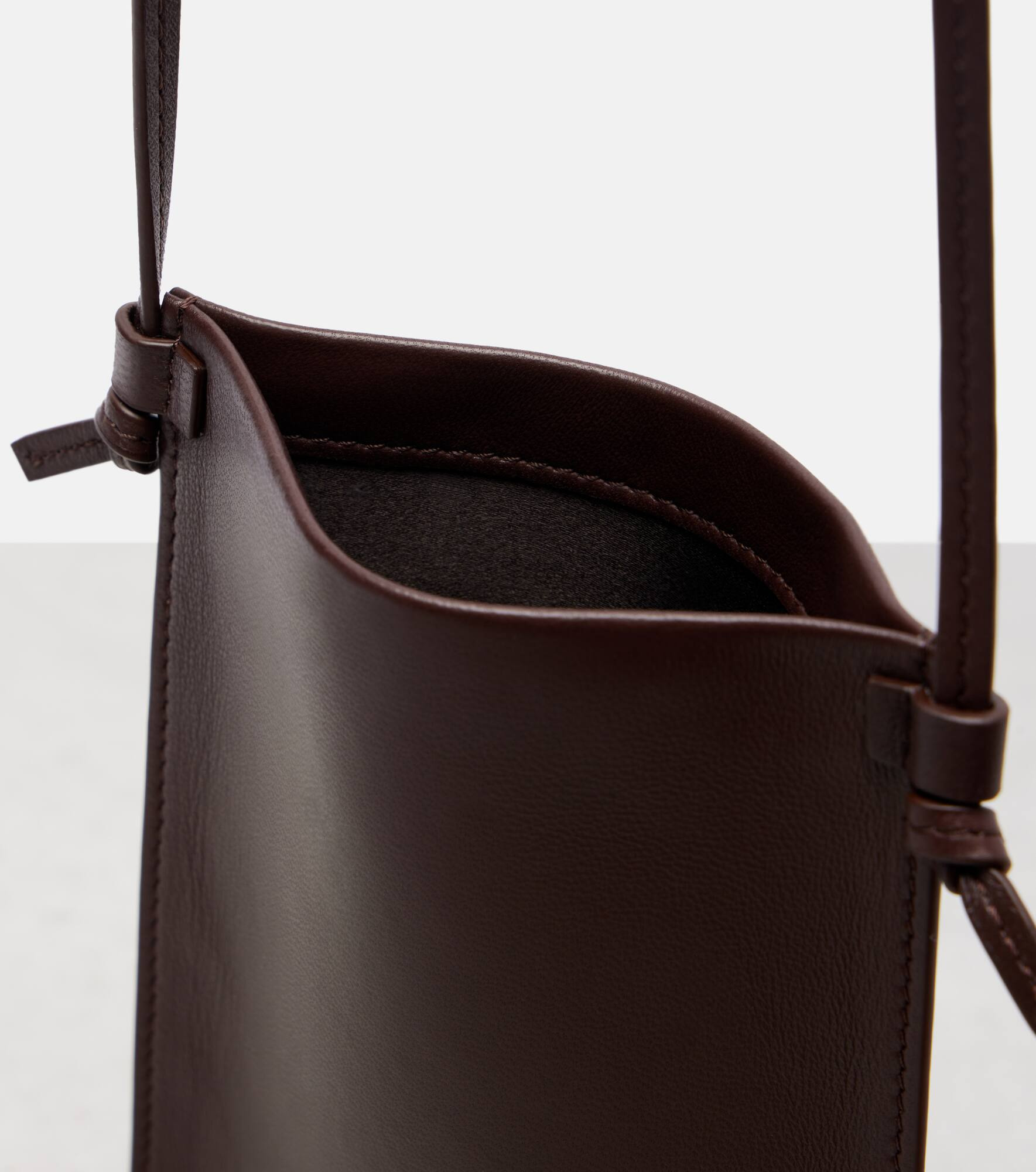 Camie leather pouch with strap - 3