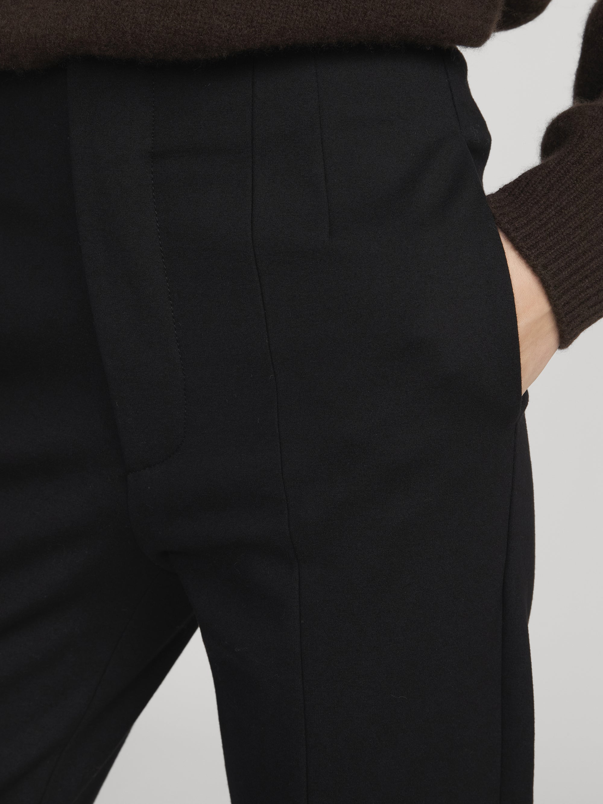 The Sleek Trouser in Black - 4