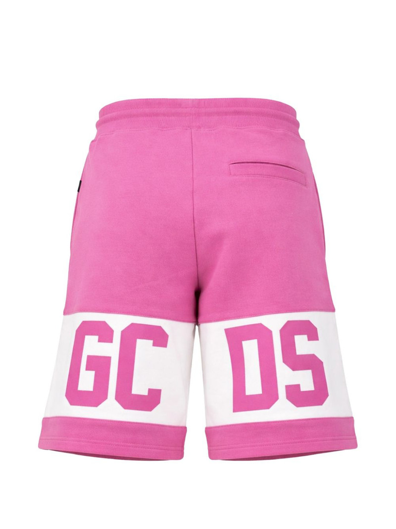GCDS logo shorts outlook