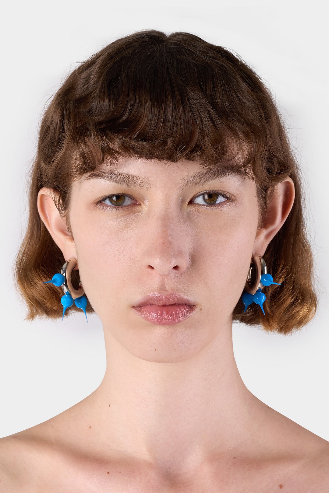 SPIKE RUBBERIZED SMALL HOOP EARRINGS / silver / turquoise - 3