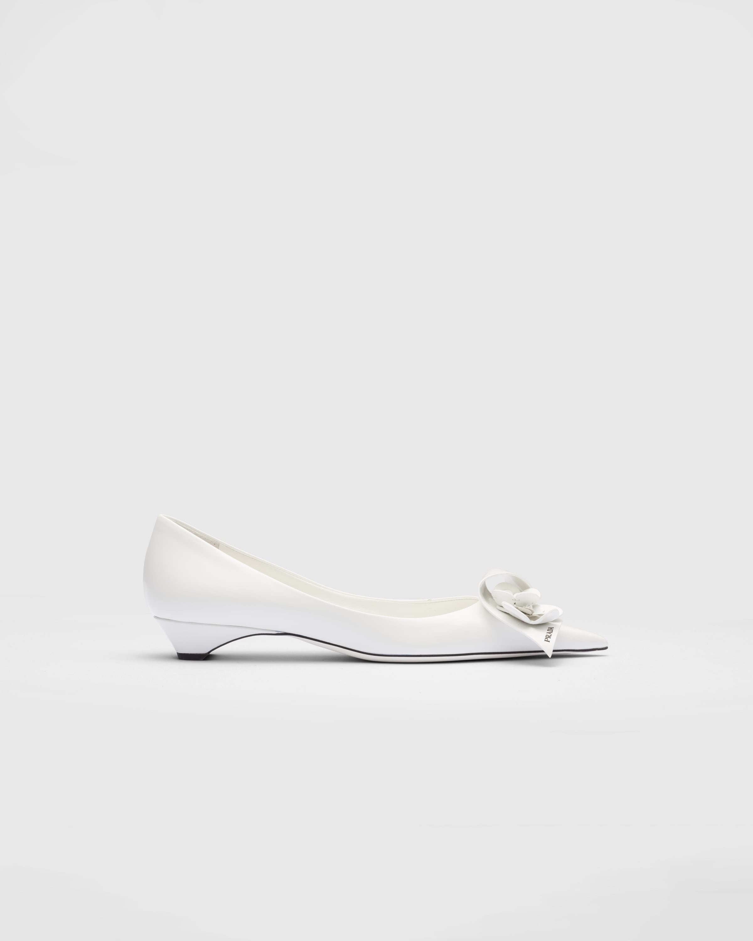 Brushed leather pumps with floral appliqués - 2