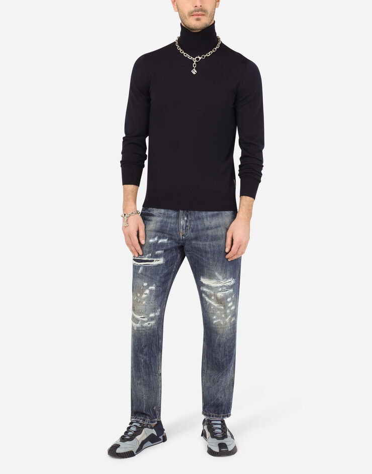 Loose jeans with mud-effect detailing - 6