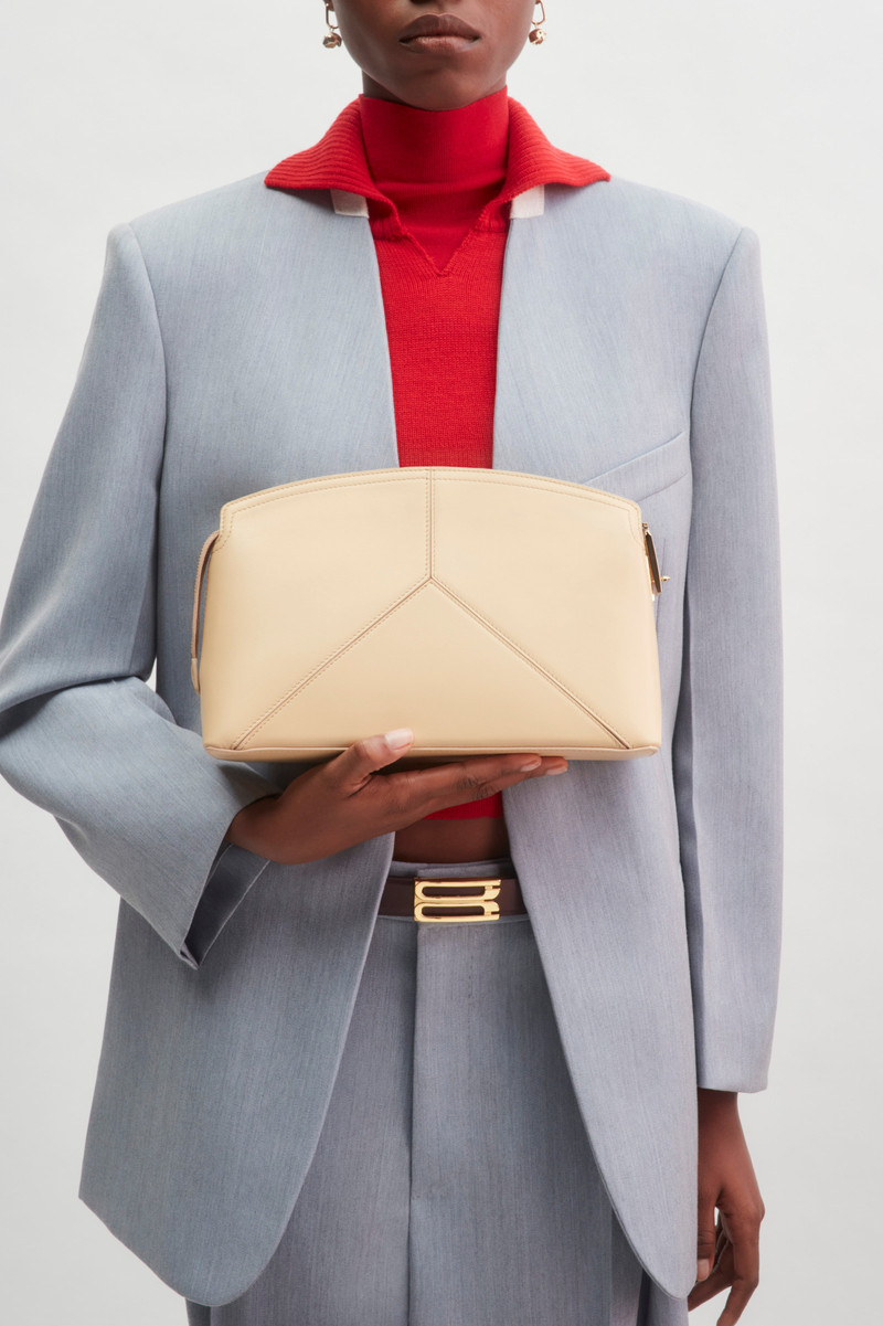 Victoria Clutch Bag In Sesame Leather 3