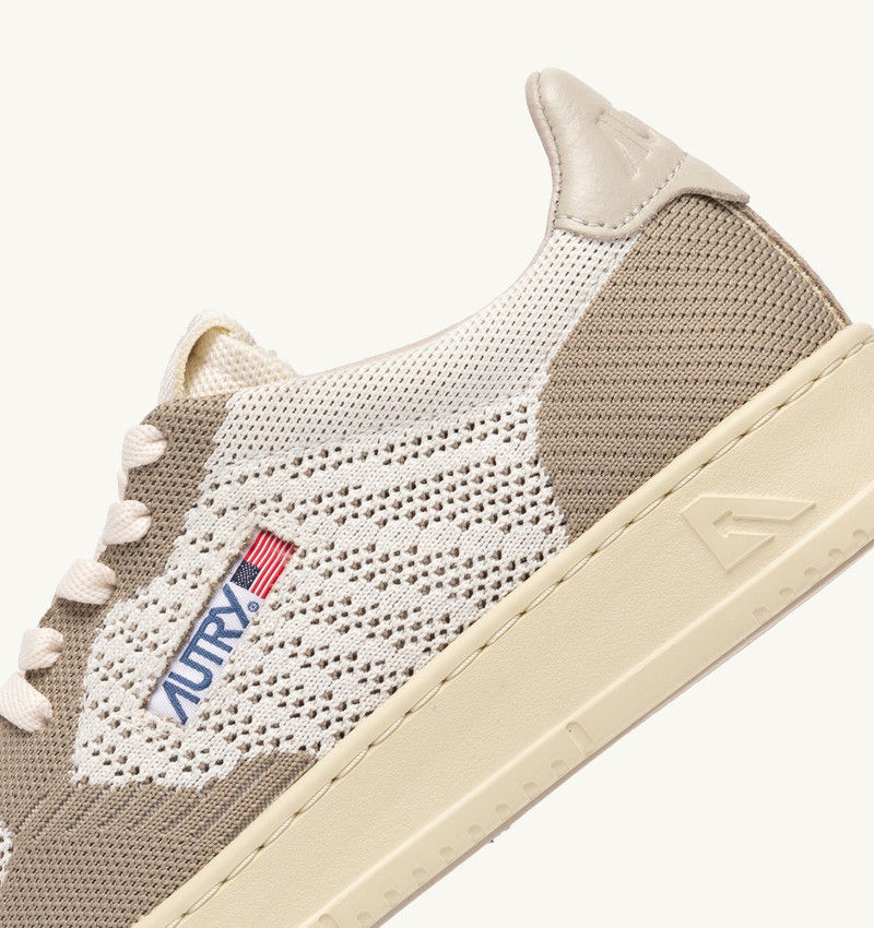 MEDALIST EASEKNIT LOW SNEAKERS IN IVORY WHITE AND PELICAN KNIT 7