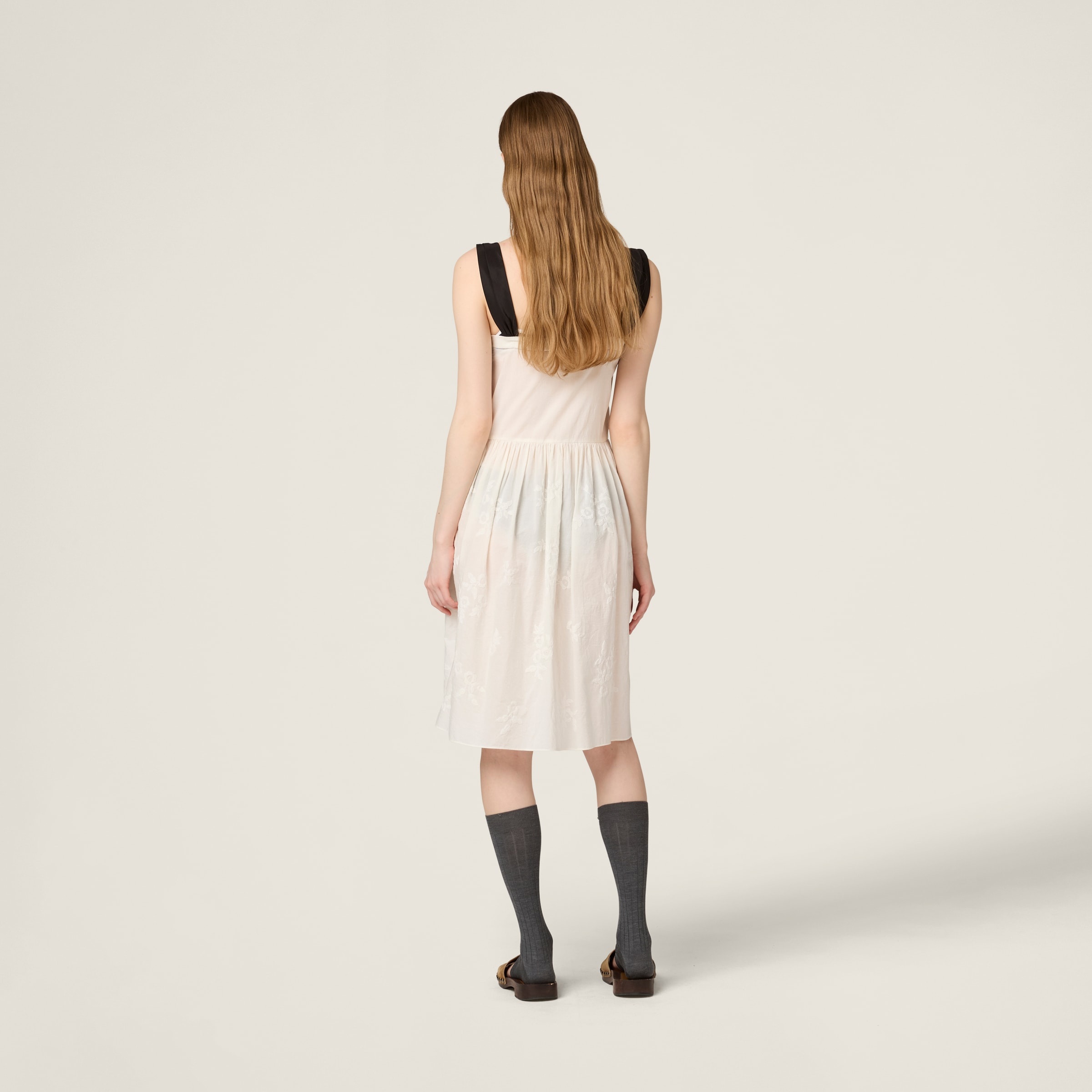 Embroidered batiste dress - 3