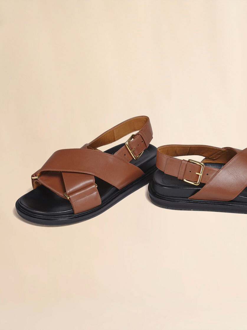 BROWN LEATHER FUSSBETT - 5
