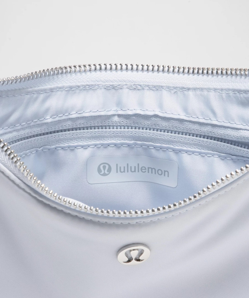 City Essentials Mini Shoulder Bag 1L 4