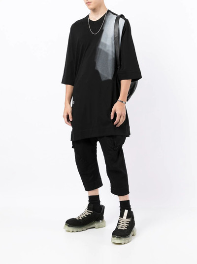 Julius Slit printed long-line T-shirt outlook