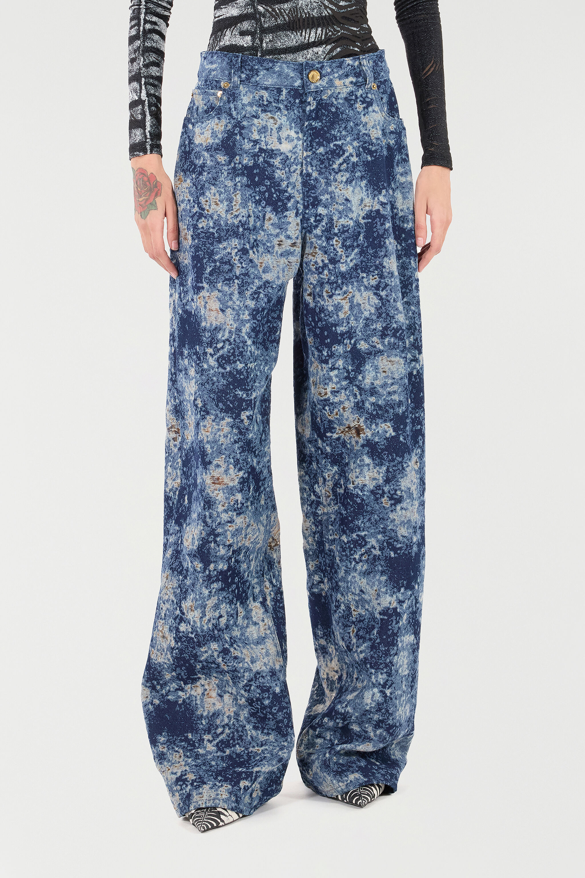 Loose Fit Bleached-Effect Jeans - 3