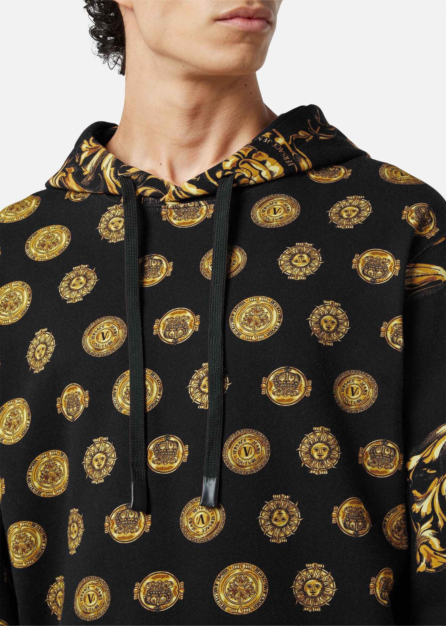 V-Emblem Garland Hoodie - 5