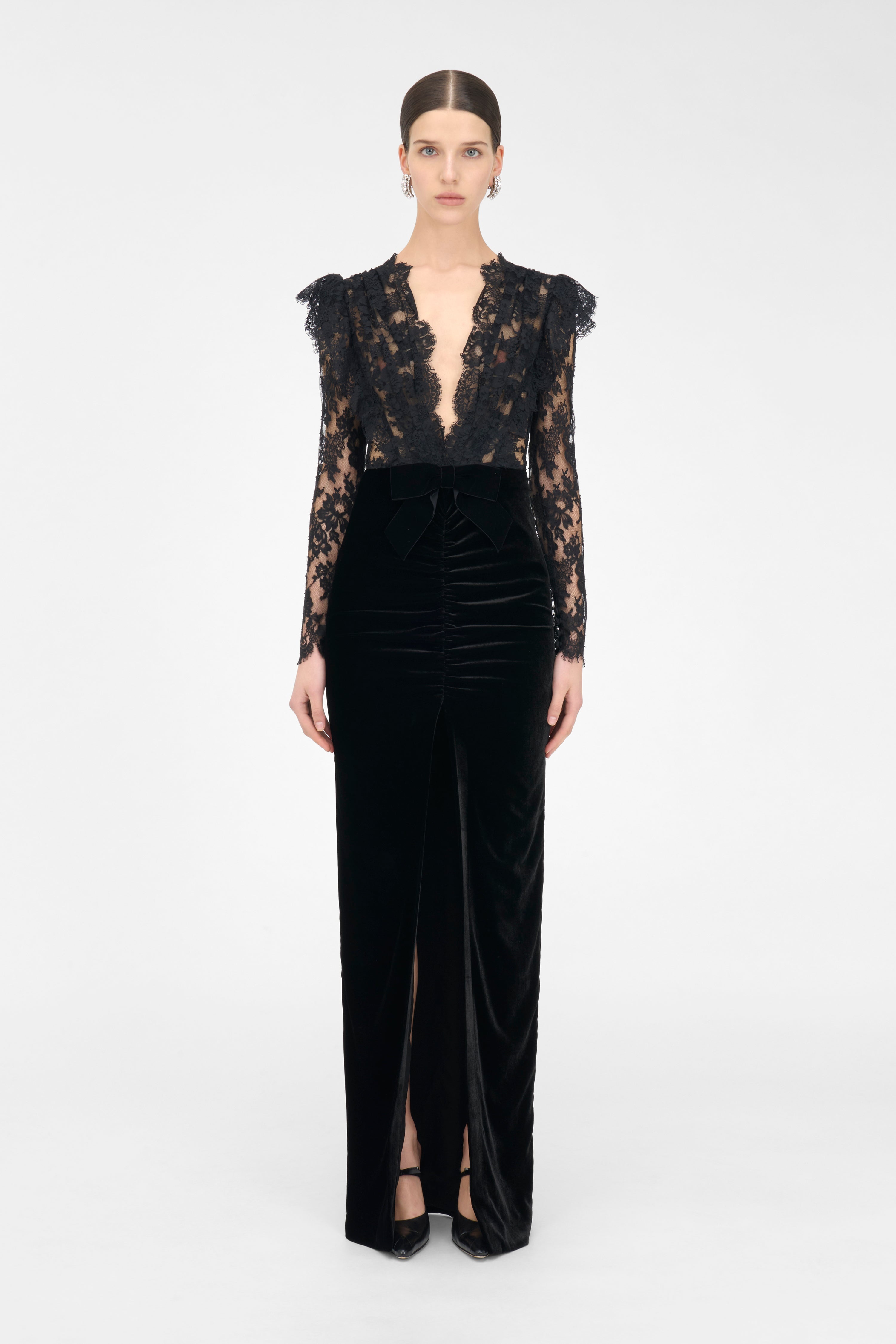 VELVET AND LACE GOWN - 3