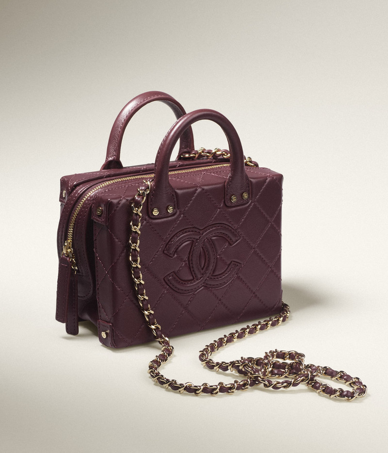CHANEL Small Vanity Case outlook