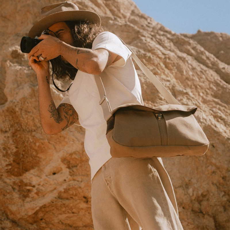 LÉON MESSENGER BAG - CAMEL 9