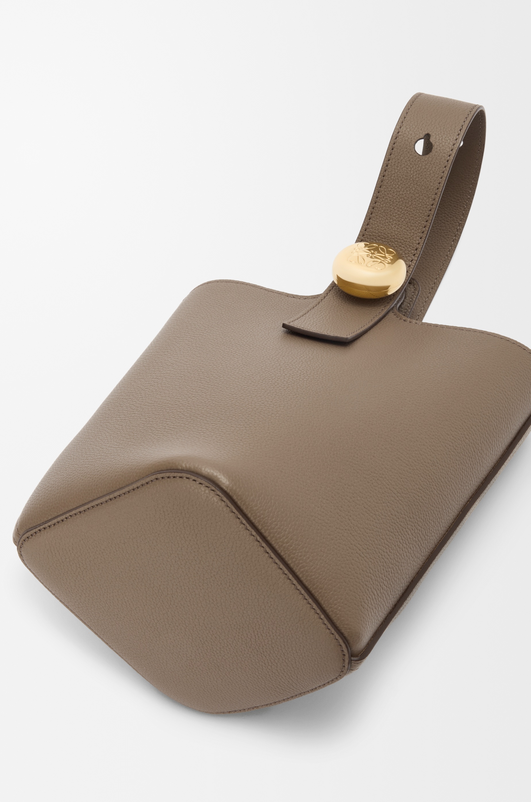 Mini Pebble bucket in soft grained calfskin - 9