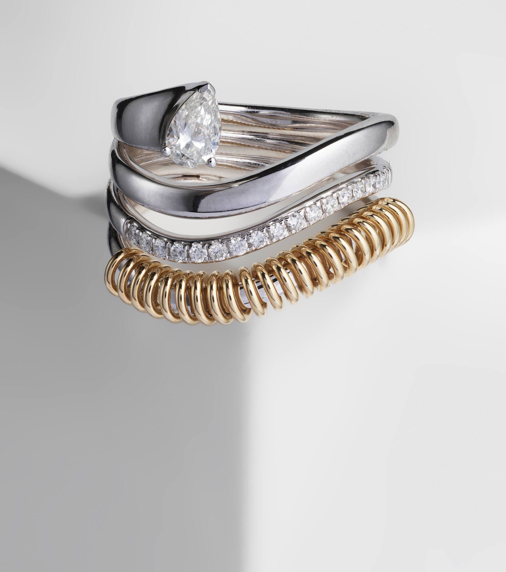 Versus Pear 18kt gold and white gold ring with diamonds - 5