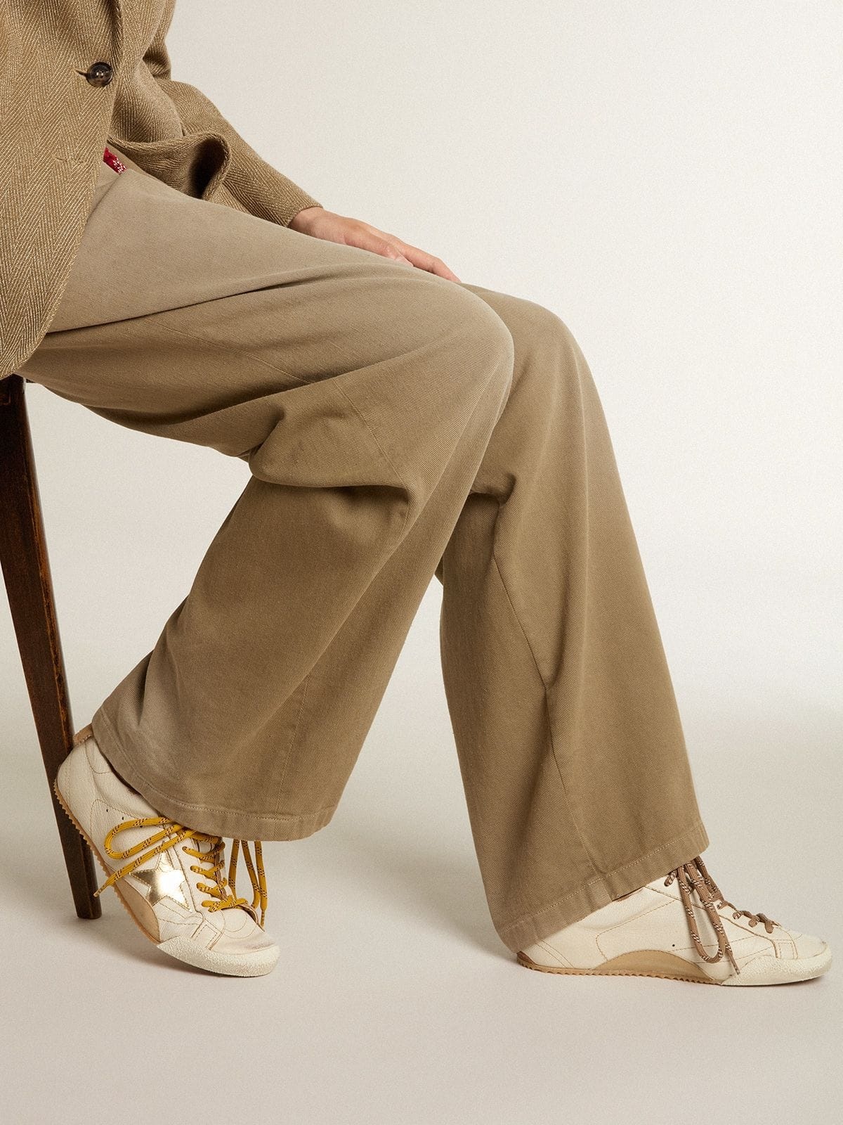 Women's True-Star in white nappa leather with gold star and beige suede heel tab - 3