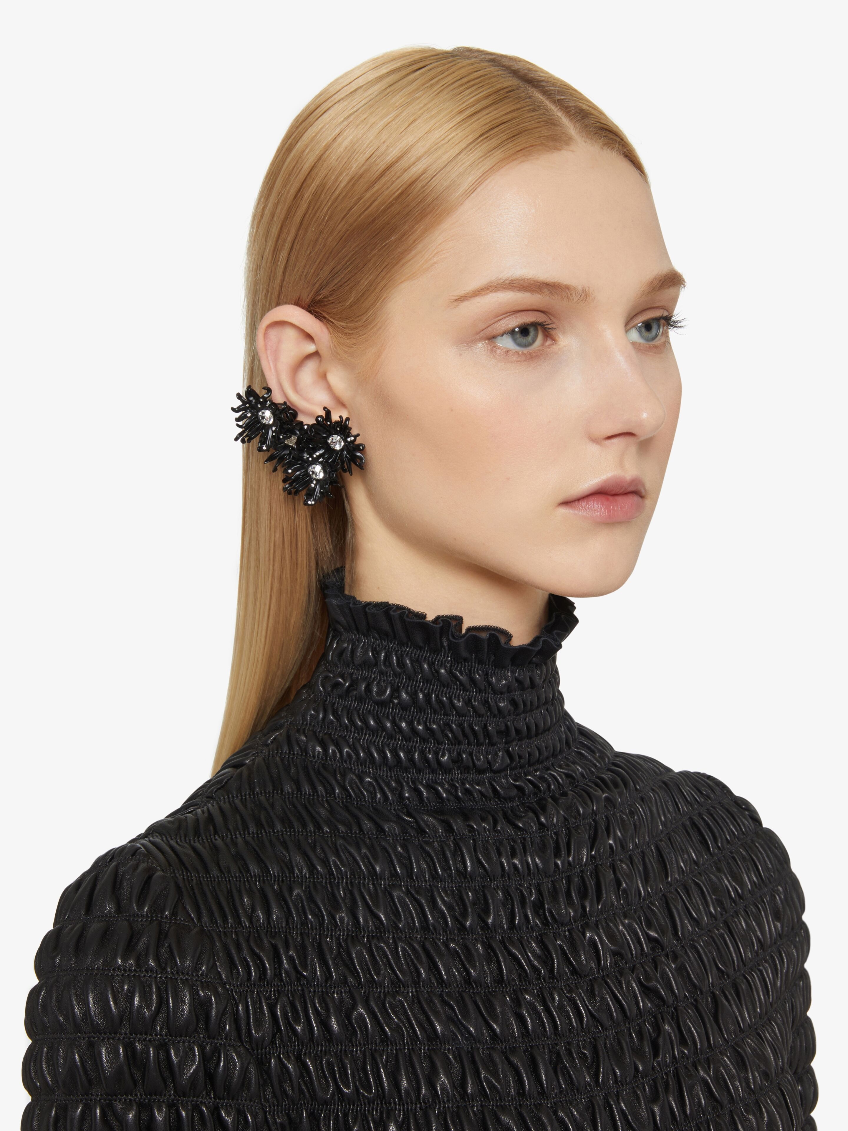 DAISY CLIP EARRING IN METAL AND ENAMEL WITH CRYSTALS 3