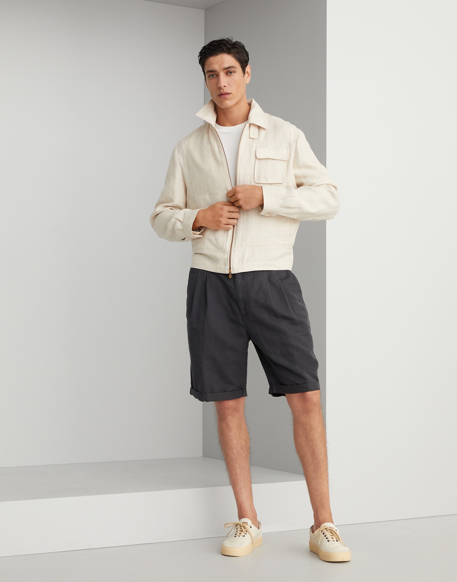 Garment-dyed Bermuda shorts in twisted linen and cotton gabardine with drawstring and double pleats - 4
