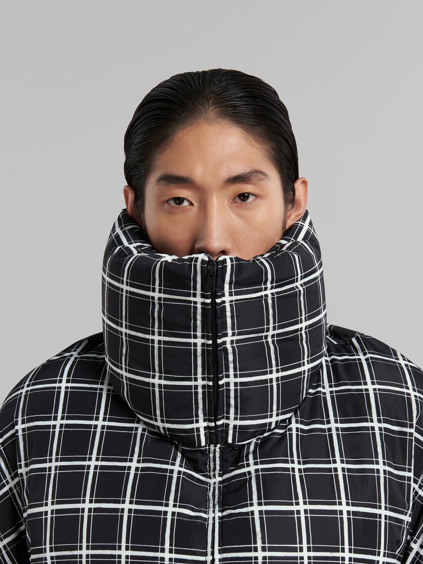 BLACK CHECKED OVERSIZED DOWN JACKET - 4