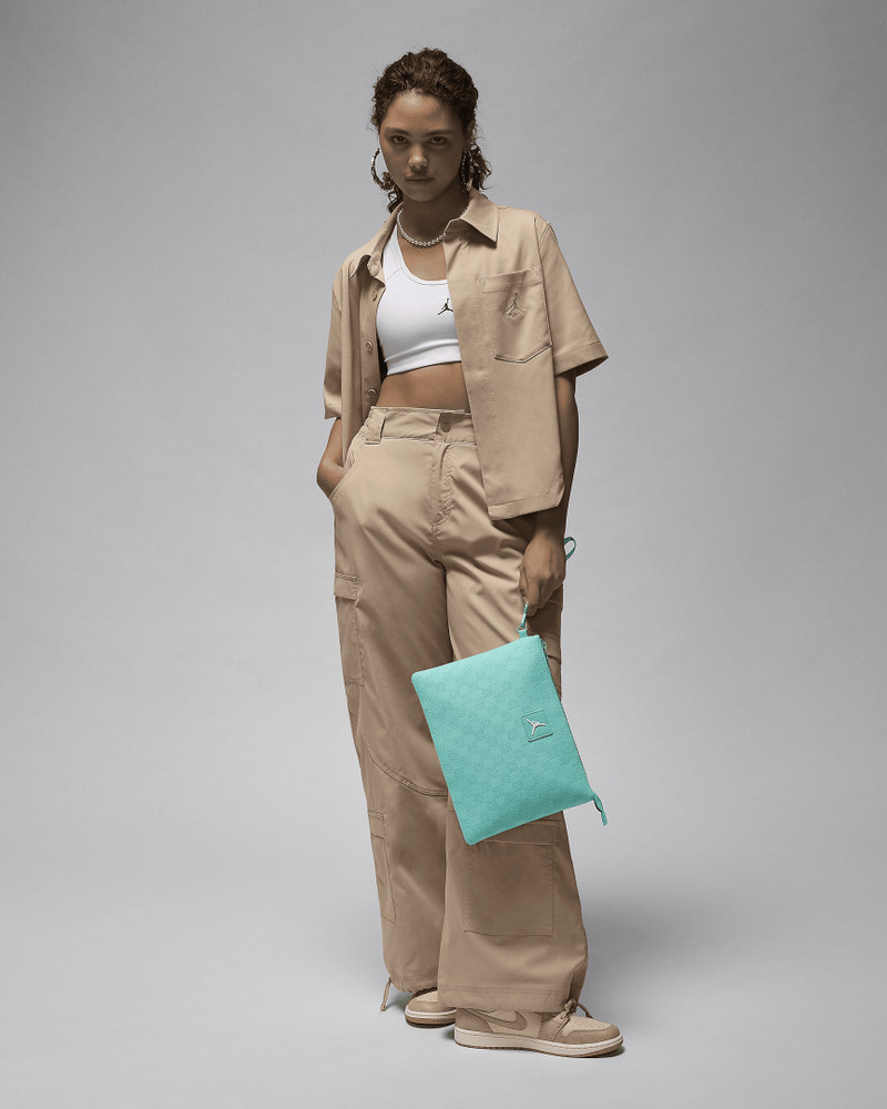 Jordan Monogram Pouch (0.69L) 7