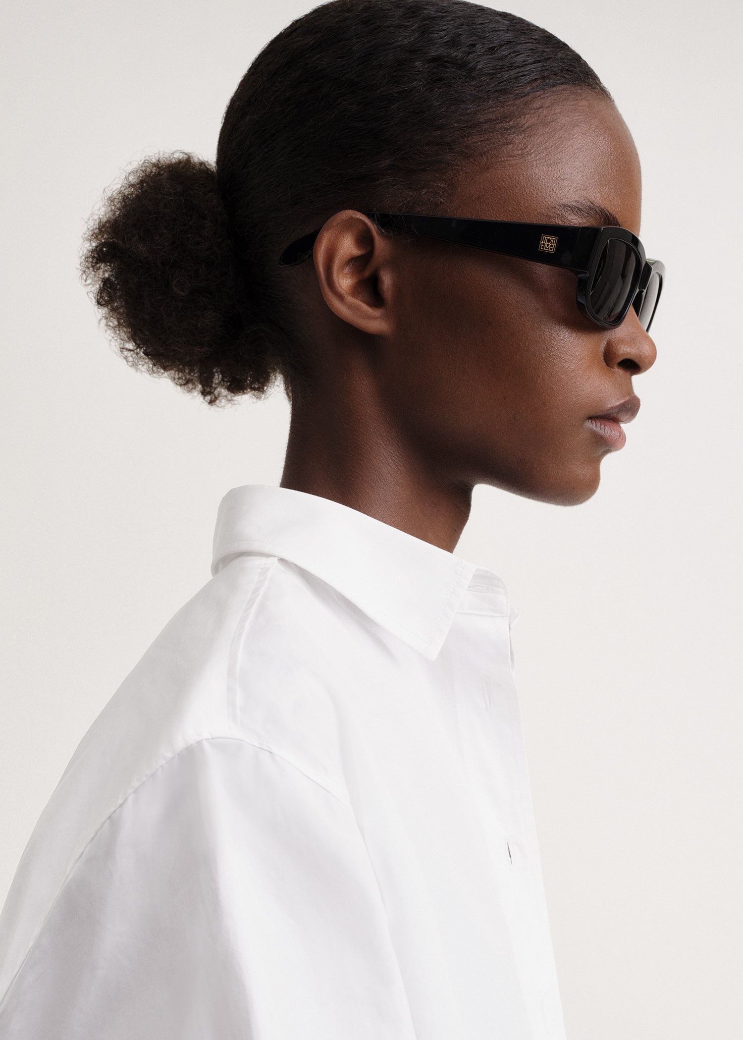 【関税込み】TOTEME ブラック The Regulars サングラス Regular sunglasses black – TOTEME