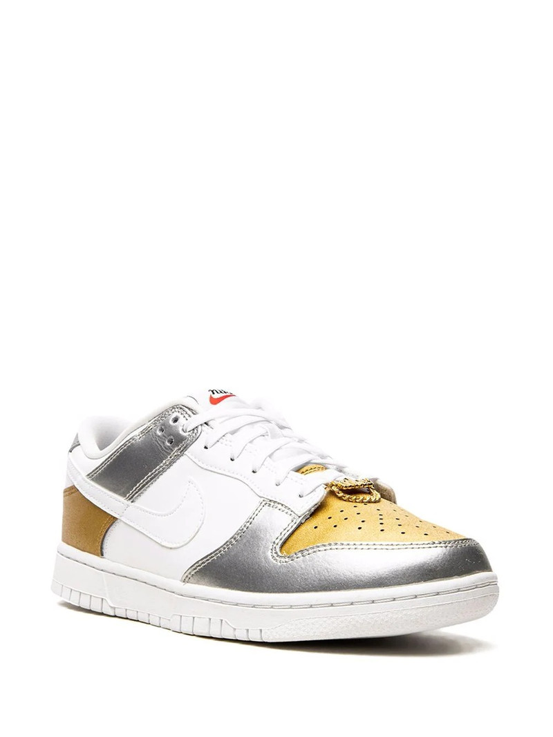Nike Dunk Low “Metallic” sneakers outlook