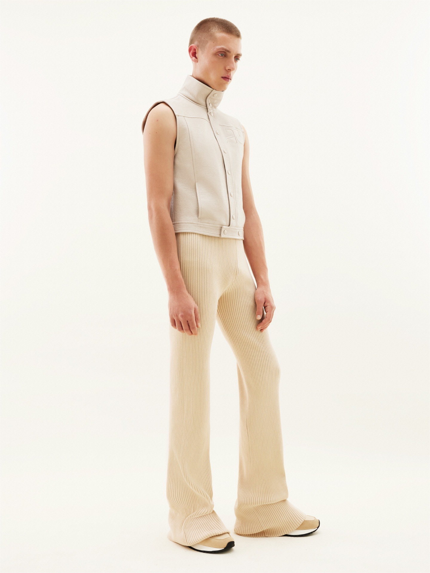 VINYL SLEEVELESS JACKET - 3