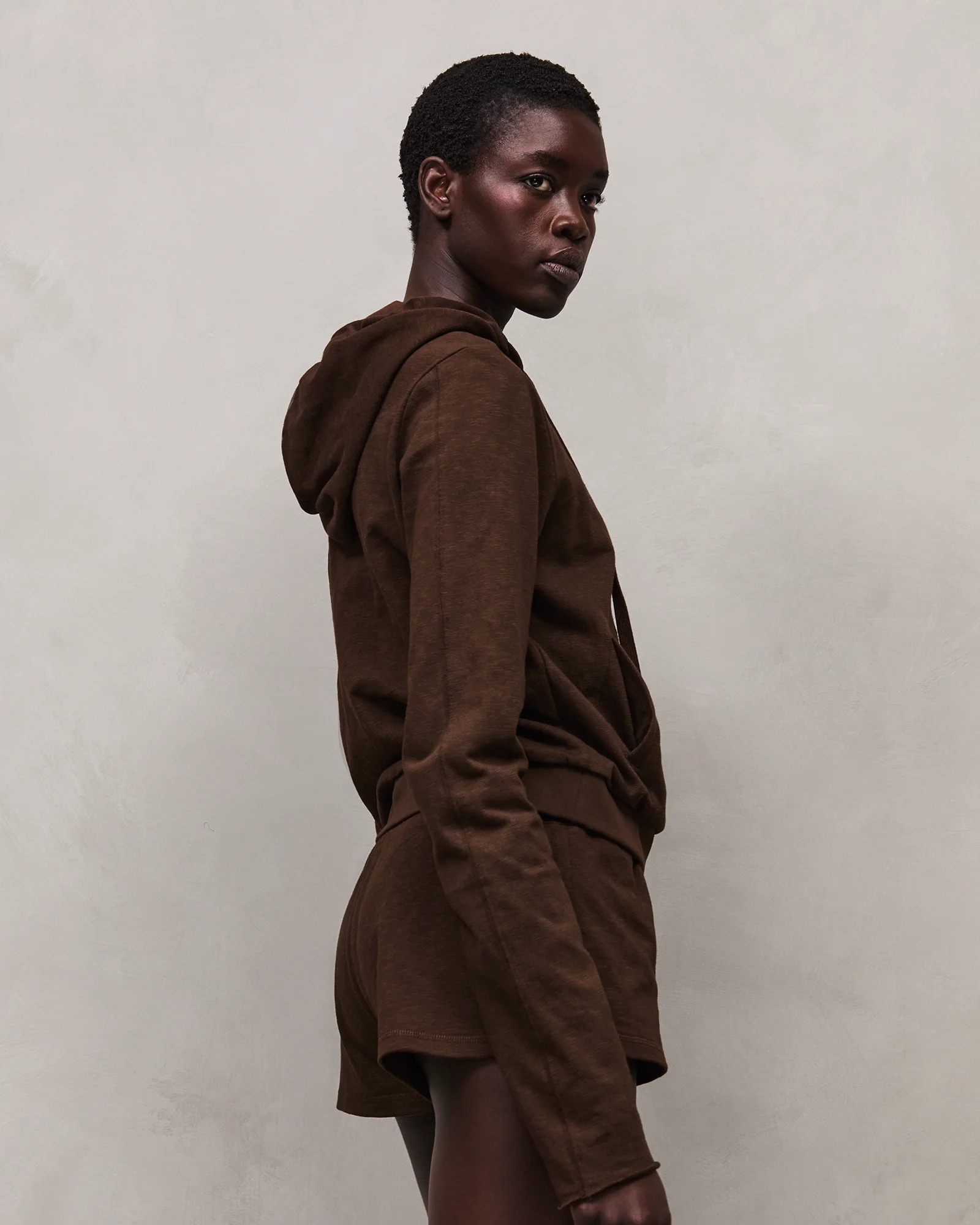 LIGHTWEIGHT CROPPED ZIP-UP BRUNETTE - 4