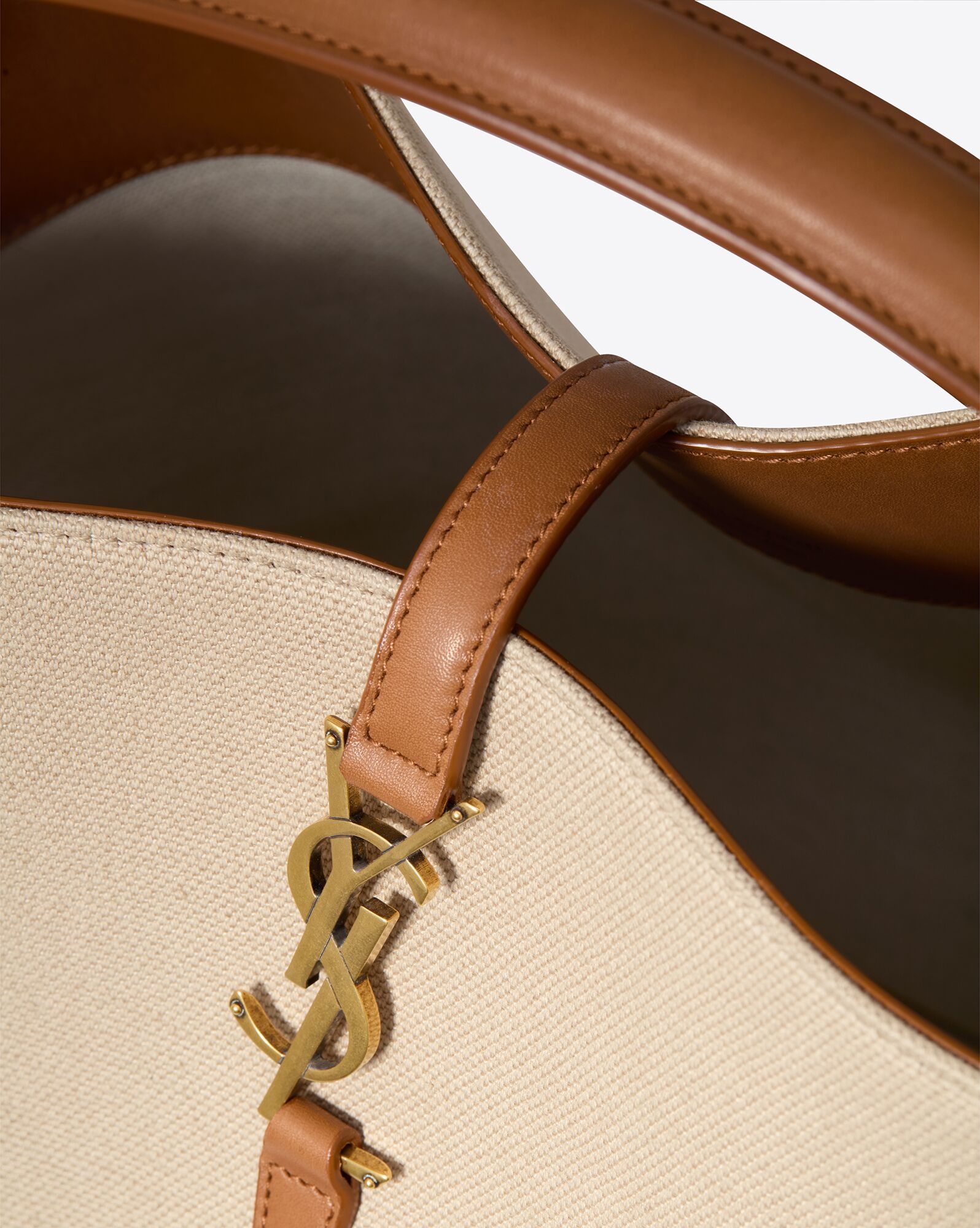 le 37 in canvas and leather - 8