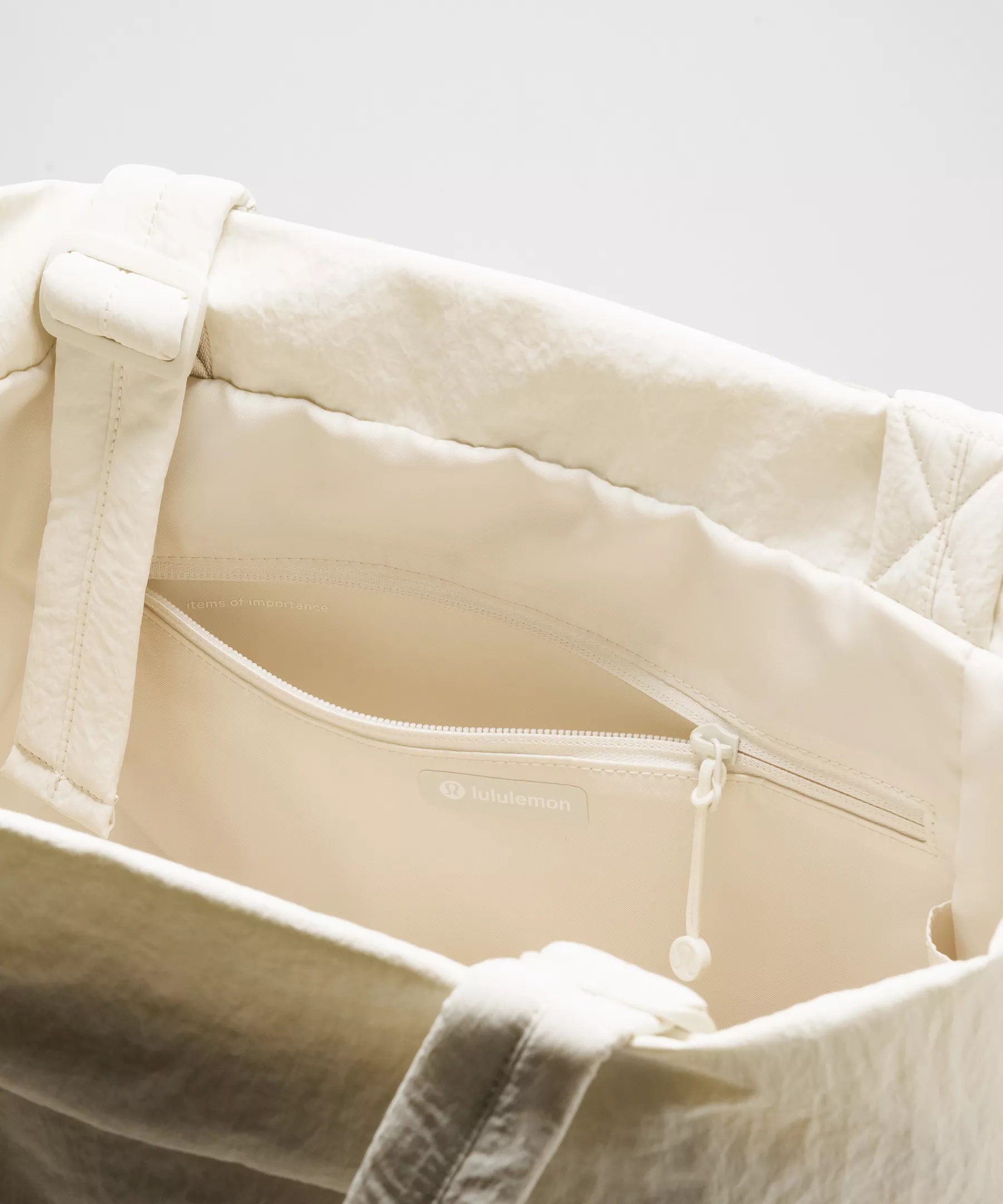 On My Level Carryall Tote Bag 27.5L - 5