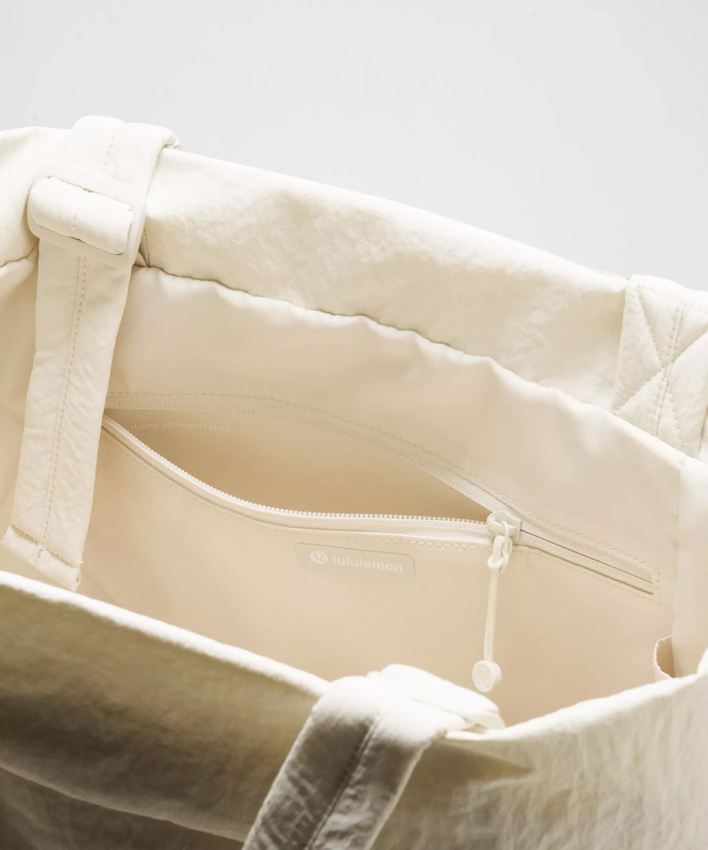 On My Level Carryall Tote Bag 27.5L 5