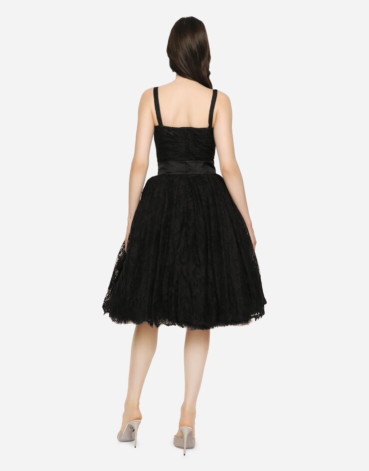 Short Chantilly lace dress - 3