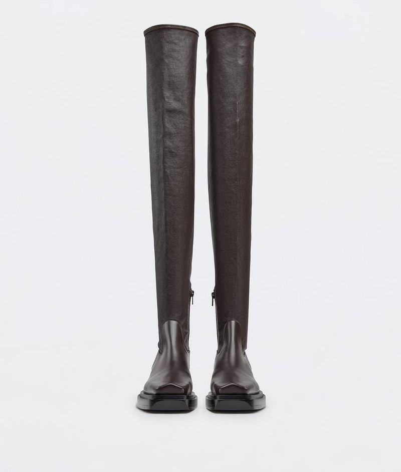 Bottega Veneta lean outlook